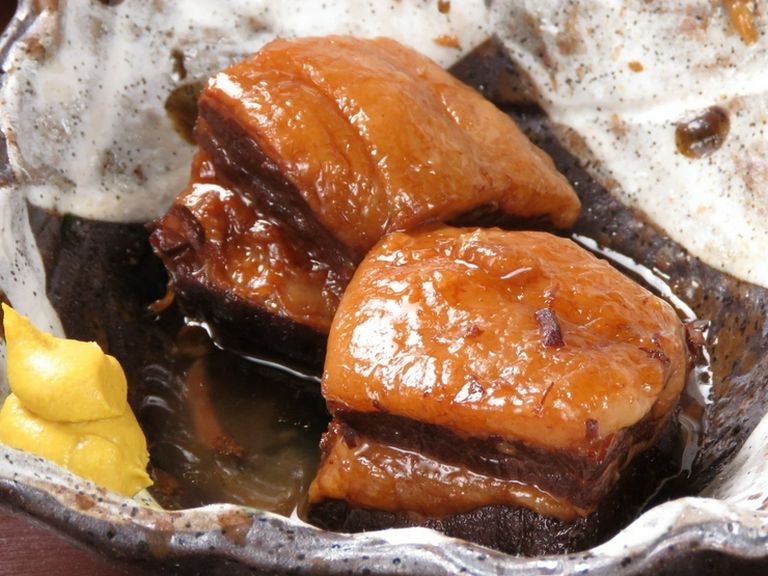 醤油がしっかり染み込んだ甘辛い味付けでコクのあるおいしさ『豚の角煮』