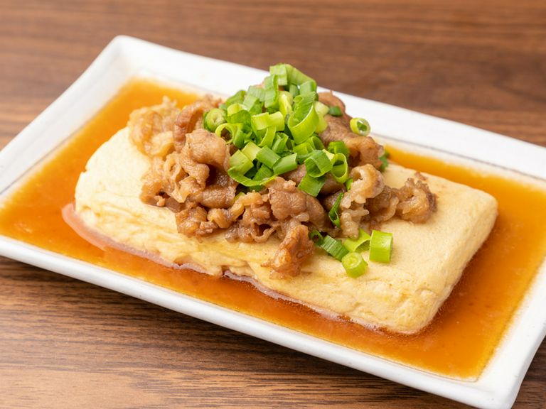ふわふわのだし巻きが肉の旨みと溶け合う『肉だし巻き』