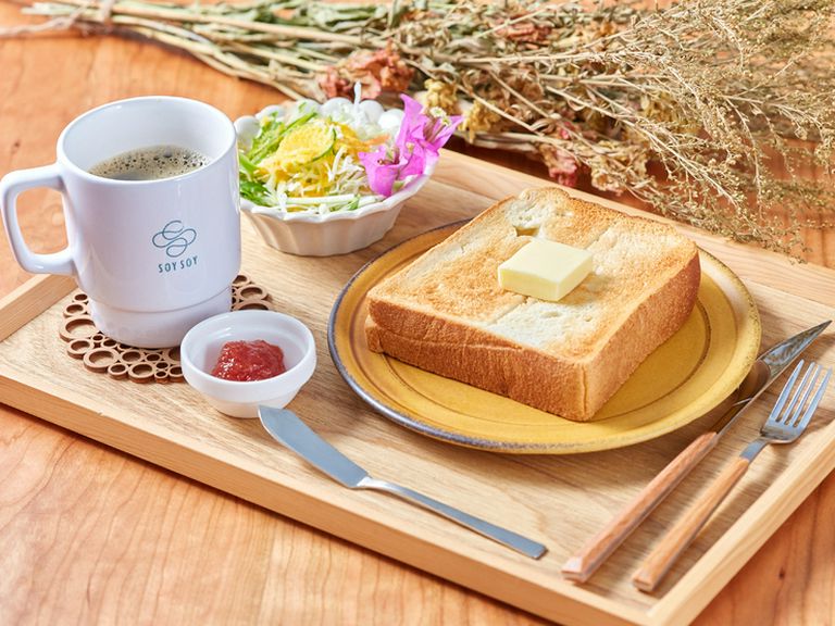 トーストにアセロラジャムが相性抜群のモーニングメニュー