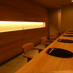 学園前駅から徒歩4分。閑静な住宅街に佇む日本料理店