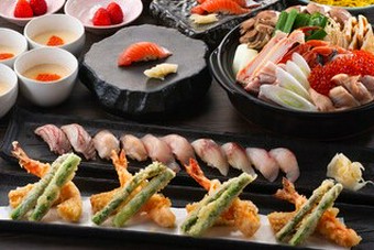北海函館塩ちゃんこや旬のネタを使った鮨6貫など、郷土料理と旬を同時に楽しめる『愉楽コース』全16品！