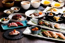 大とろ炙り握りやお造り五種、蒸鮑の利休酢掛けなど豪華逸品をご堪能いただける「富士コース」全14品！