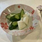 旬の野菜を特製の漬け方で　千切り生姜と漬け込むことでピリッとした仕上がりに！