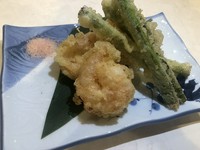 ぷりぷり海老と旬のアスパラを天ぷらに！