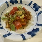美味しいトマトとアボカドを小料理屋さんの和風な味付けに仕上げました。女性人気No. 1