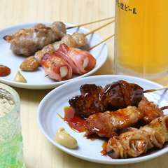 香ばしく焼き上げられたジューシーな『串各種』