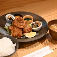 夜限定の日替わり定食。空腹時におすすめ
※内容は都度変更します。写真は『からあげ定食』