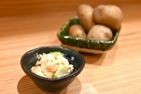 奈良県産のじゃがいもと奈良県産の卵を使用した自家製マヨネーズを混ぜ込んだポテトサラダ。その他の中身を都度、変更します
