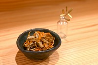 新鮮なにんじんとごぼうを使用したきんぴら。お酒のあて用に、少し辛めに仕上げております