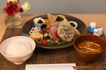 일식 카페 &amp; 바 Comfy
