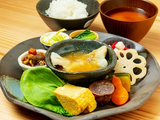 多彩な料理を少しずつ味わえる『お昼の御膳』