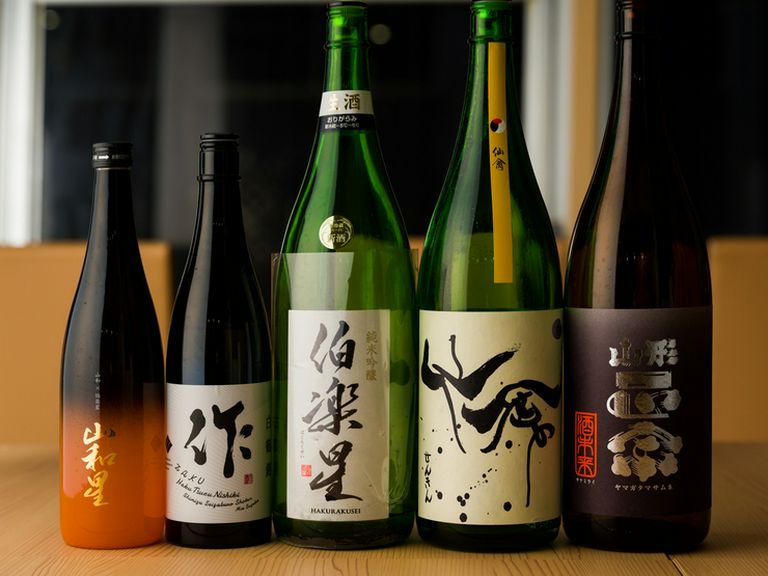 定番から季節のものまで、魚料理と相性のよい日本酒が勢揃い