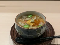 寿司海路の茶碗蒸しは、シンプルながらも奥深い味わいで、食卓を華やかに彩ります。温かく提供されるこの一品は、寒い日にも心を温め、特別なひとときを演出します。ぜひ一度、当店自慢の茶碗蒸しをご賞味ください。