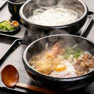 西条町下見にあった【うどん　たけもと】の味がそのまま再現された『各種うどん』