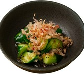 シャキシャキのきゅうりに、鹿児島特産の甘めの味噌を添えて。