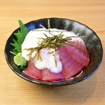 まぐろの旨みと山掛けのまろやかさが絶妙に絡み合います