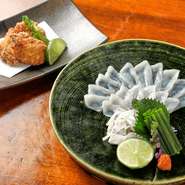 『ふぐコース』を楽しめるのは、11月～3月まで。『ふぐ刺し』『ふぐちり』『ふぐ唐揚げ』『雑炊』と、まさにふぐづくしのメニューです。
