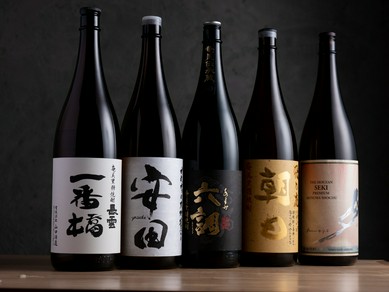 鹿児島のものをメインに約70種類とバリエーション豊富な焼酎