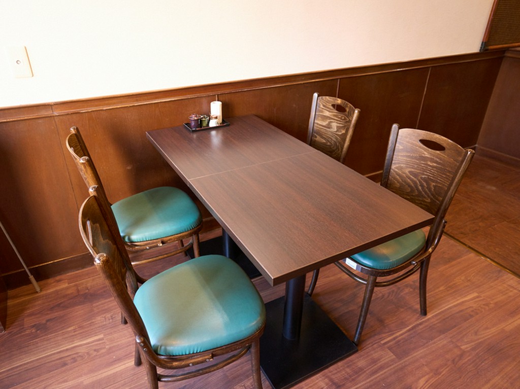 駅からのアクセスもバツグン。本格的な炭火焼鶏で宴会