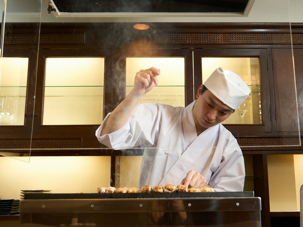 笑顔を絶やさず、細やかな配慮を忘れないよう接客