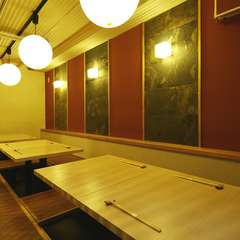 くつろいで過ごせる小上がり席もあり、隠れ家デートにも最適