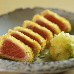 ほのかな温かさに旨み際立つ『マグロのレアカツ』