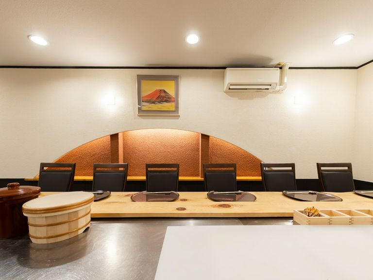 居心地のよい空間とカウンター越しの会話を楽しむ