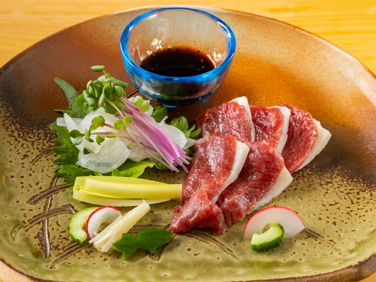 九州・熊本から直送。2つの部位を楽しめる『馬刺し』