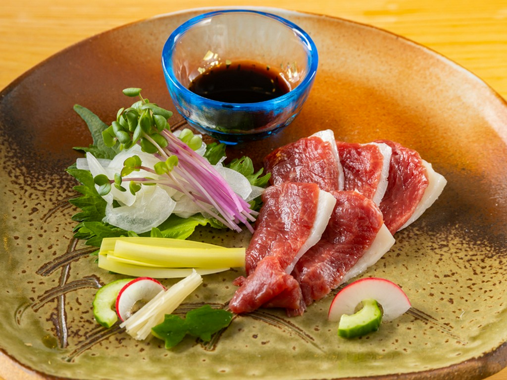 九州・熊本から直送。2つの部位を楽しめる『馬刺し』