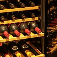 特別な時間に欠かせないワイン、 ハイクラスのお客様にも満足して頂ける銘柄を 取り揃えております。