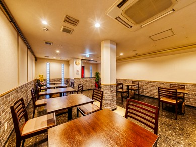 幅広い年齢層を受け入れてくれる、温かみのある店内