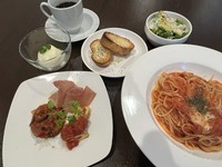 週替わりのパスタ3種類から選べるパスタランチ。各種前菜3種・サラダ・バゲット・デザート・ドリンク付きです。

※写真はイメージです。当日のメニューはお店にてご確認ください。