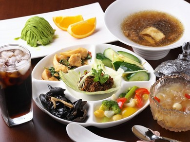 気心知れた友人と味わう台湾料理