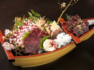 冷凍熟成鯨肉の魅力満載『鯨のお刺身　捕鯨船盛り』