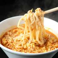 正真正銘、王道の味。極上スープとニンニクのダブルパンチが効いた本格的辛麺『タンタンメン』