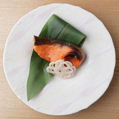 お酒のお供に『鮭の西京焼き』