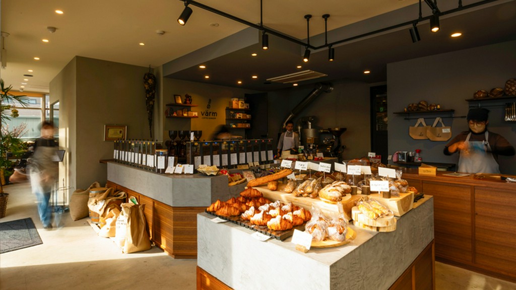 薪焼き料理、本格パン、自家焙煎コーヒーの3つのおいしさが集う