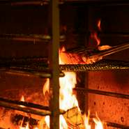 東北の上質食材を使い、モダンバスクをベースにした薪焼き料理で織りなすコース。8品前後。税・サービス料込み。完全予約制（前日まで）。
