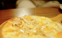 メイプルシロップとチーズってなんでこんなにあうんでしょう？女子にかなり人気です！甘いシロップがスイーツのように味わえます！

