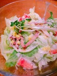 シーザードレッシングとパルメザンチーズがよく合う定番サラダ