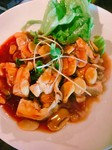 鶏肉を照り焼きソースで炒めた人気のメニューです！
