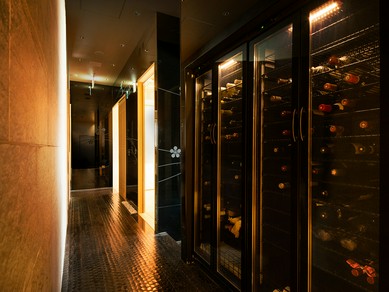 割烹料理と合わせて楽しめる厳選ワインがラインナップ