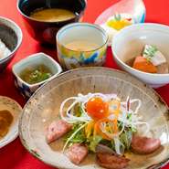 ※当日のランチ・ディナーは10:00まで受付をしております。当日での予約確定から変更（キャンセル・人数変更）がありますと、キャンセル料金が発生いたしますのでご了承ください。

コース予約
当日キャンセル（連絡なし） -- 100%
当日キャンセル（連絡あり） -- 100%

※お子様メニューのご用意はございませんのでご了承ください