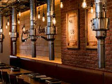 こだわりのオシャレな空間で焼肉を楽しむ