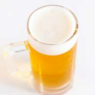 一杯目は、タップから注がれる「ビール」をぜひ。沖縄の地ビール『オリオンサザンスター』も飲むことができます。二杯目は、男女問わず人気の「ハイボール」がオススメです。