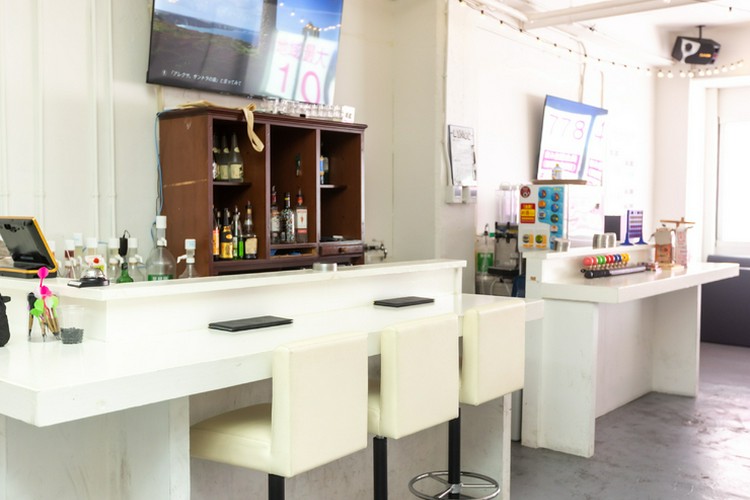 Amusement BAR 超SWAG 名護/宜野座村/バー・カクテル | ヒトサラ