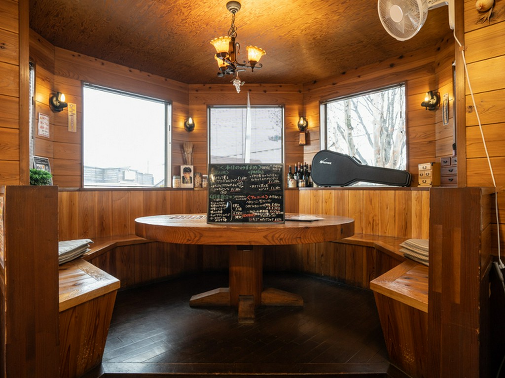 温かなもてなしに満ちた、地元で愛され続けるピッツェリア