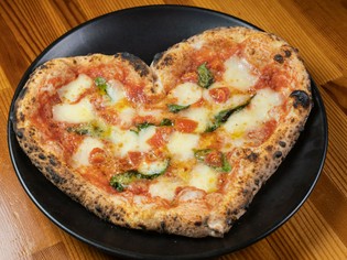 窯出し5秒で提供する、ピッツァ