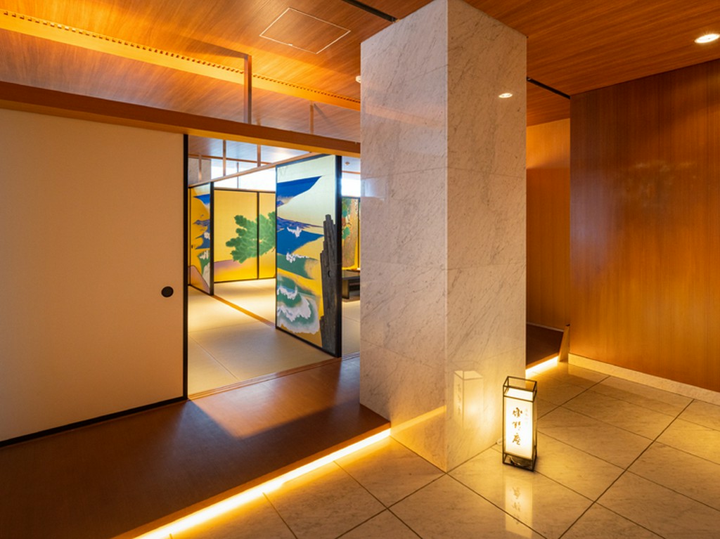 秘められてきたアートの空間。眩い自然を、心ゆくまで堪能できる