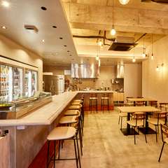 インダストリアルでスタイリッシュ。カフェのような和食店